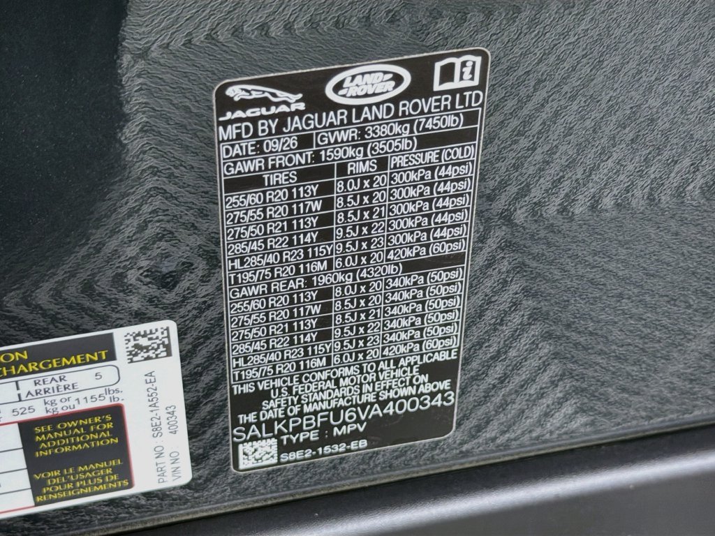 New 2027 Belgravia Green Land Rover SE image 33