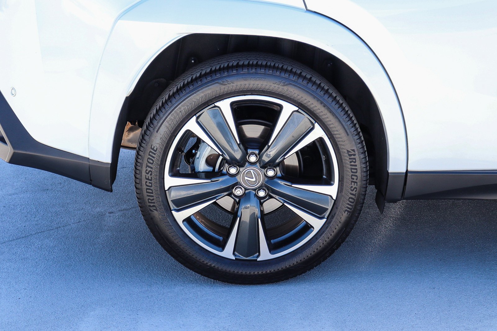 Used 2025 White Lexus 300h Premium image 9