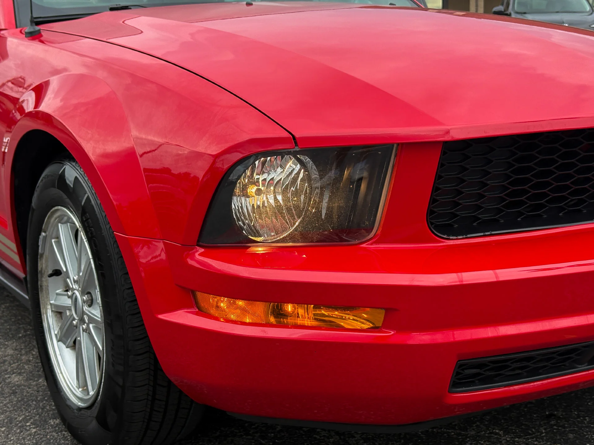 Used 2009 Red Ford V6 image 3