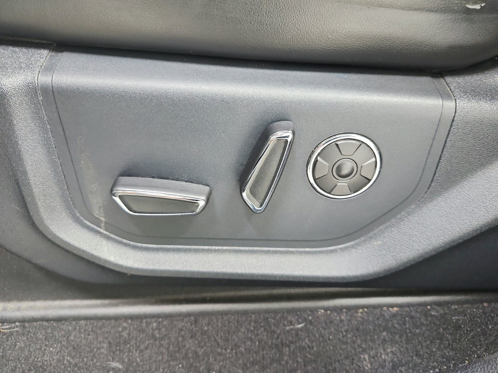 Used 2020 Black Ford Platinum image 11