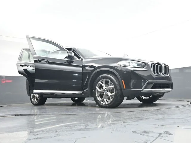 Used 2022 Black BMW xDrive30i image 42