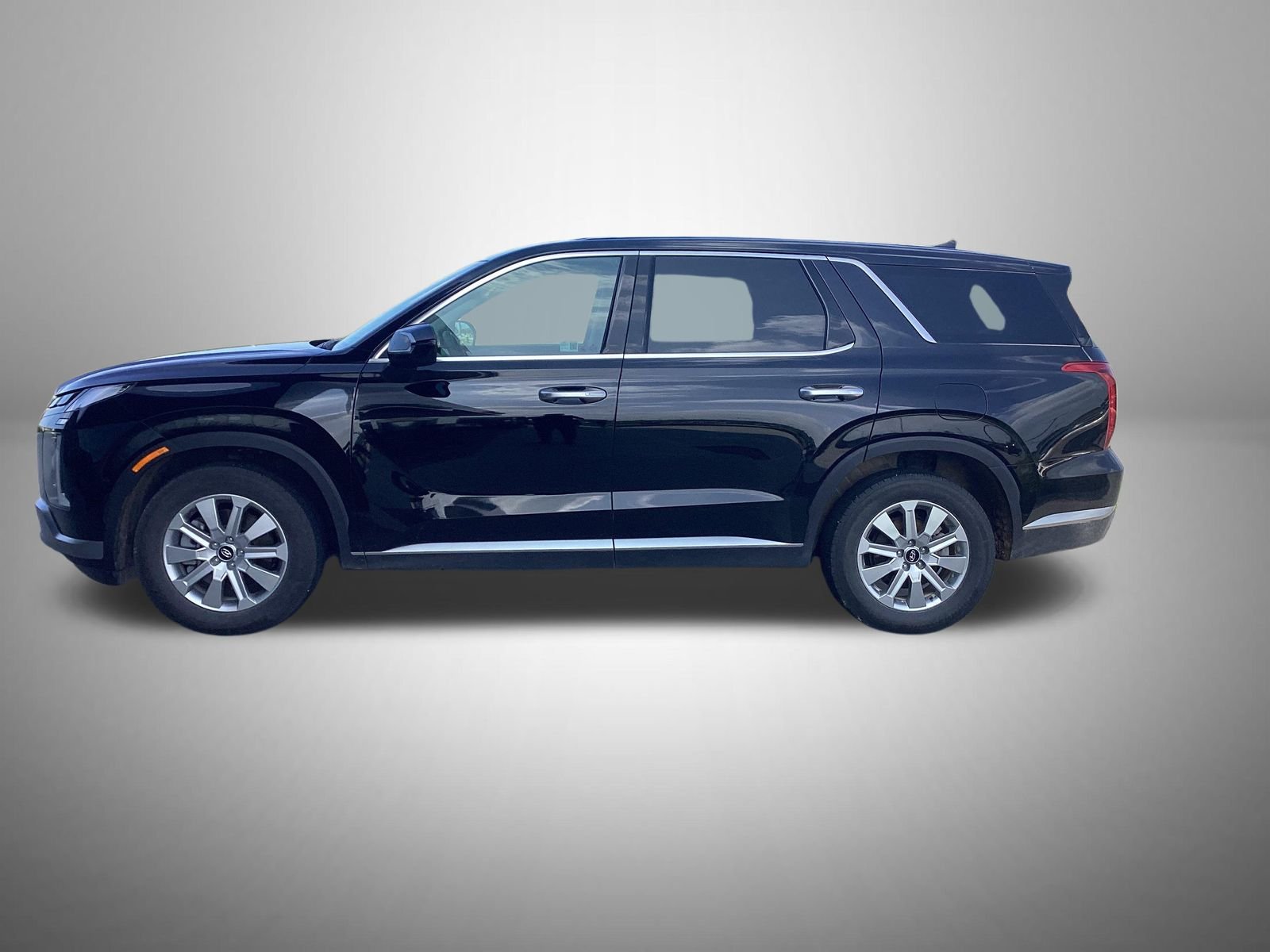 Used 2025 Black Hyundai SE image 2