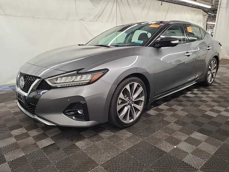 Used 2022  Nissan Platinum image 2