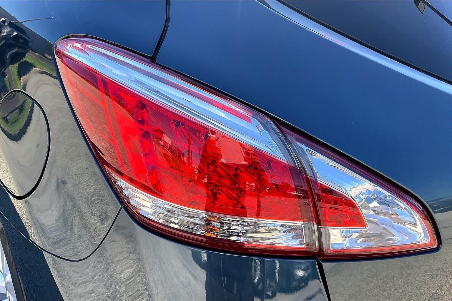 Used 2014 Graphite Blue Metallic Nissan SV image 26