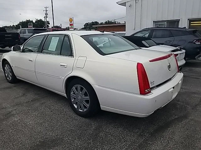 Used 2006 White Cadillac Base image 15