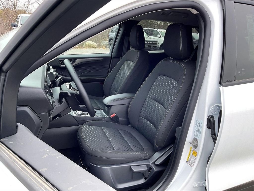 New 2026 Oxford White Ford Active image 11