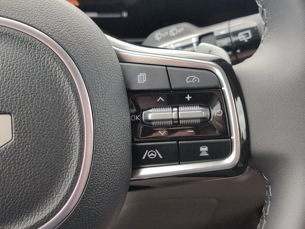 2025 Kia Carnival EX - Photo 25