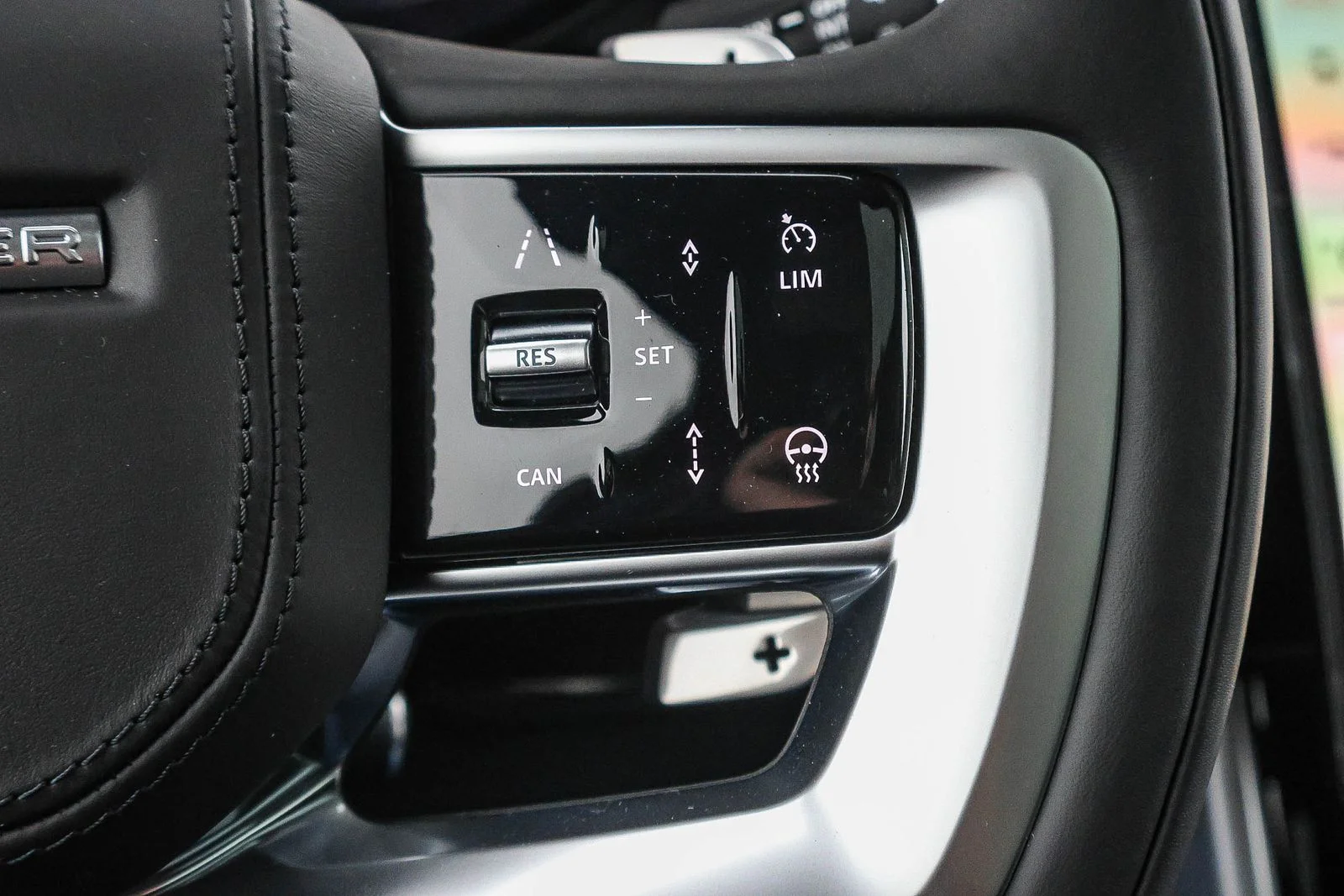 2025 Land Rover Range Rover SE - Photo 35
