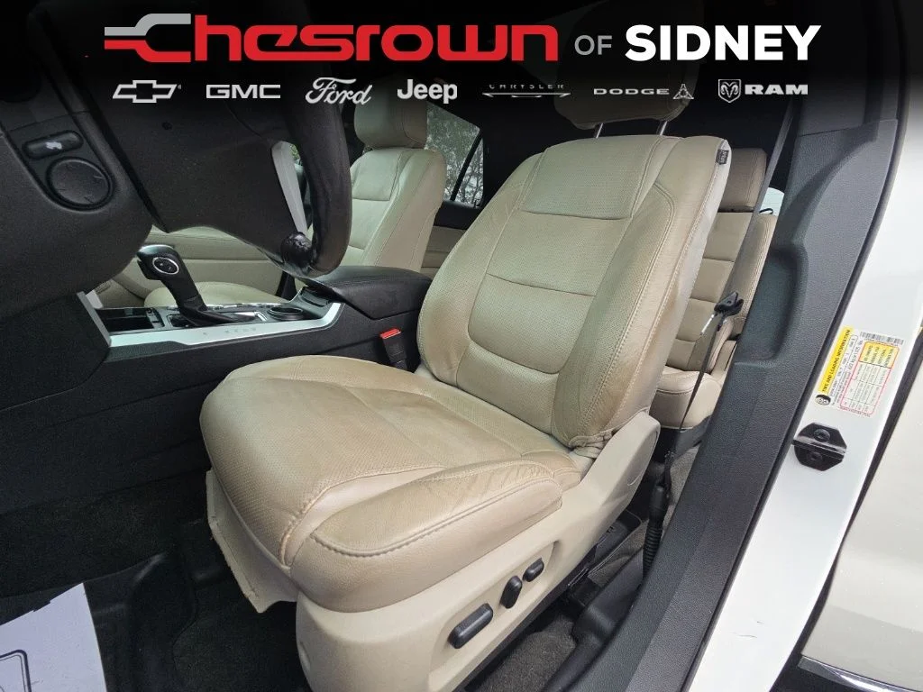 Used 2014 White Ford Limited image 29