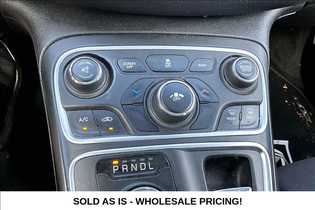 Used 2015  Chrysler Limited image 15