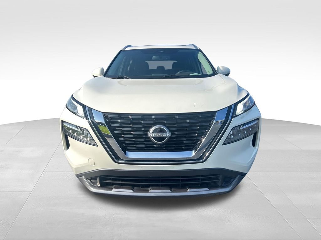 Used 2023 White Nissan SL image 8