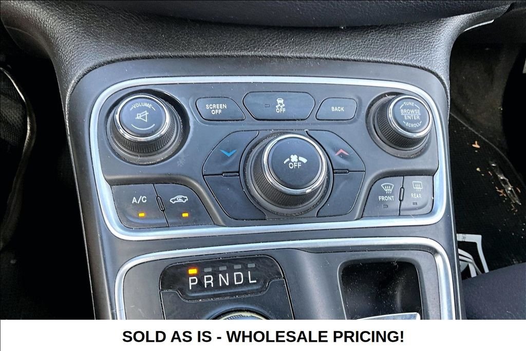 Used 2015  Chrysler Limited image 15