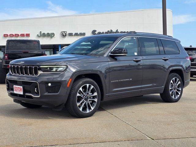 Certified Used 2022 Baltic Gray Metallic Clearcoat Jeep Overland image 3