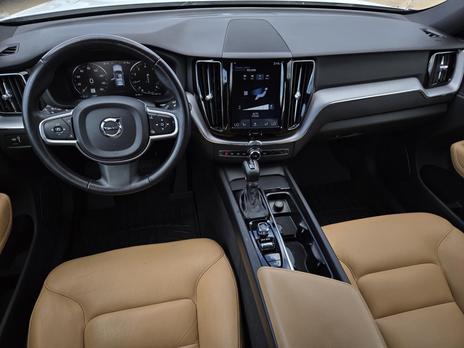 Used 2020 Ice White Volvo Momentum image 35