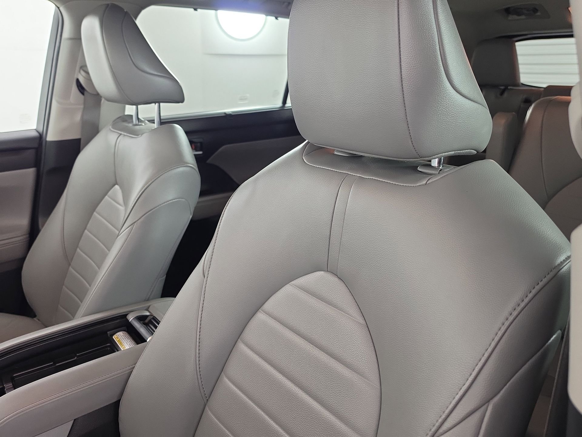 Used 2022 Silver Toyota XLE image 17