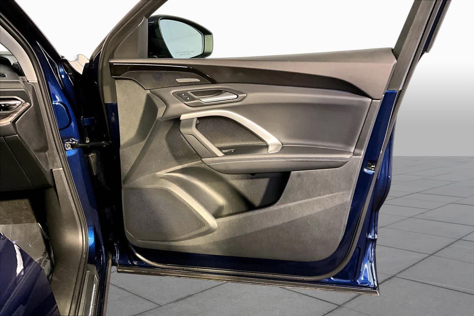 Used 2025 Navarra Blue Metallic Audi Premium Plus image 22