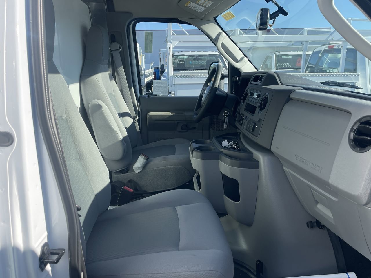 New 2025 Oxford White Ford  image 16