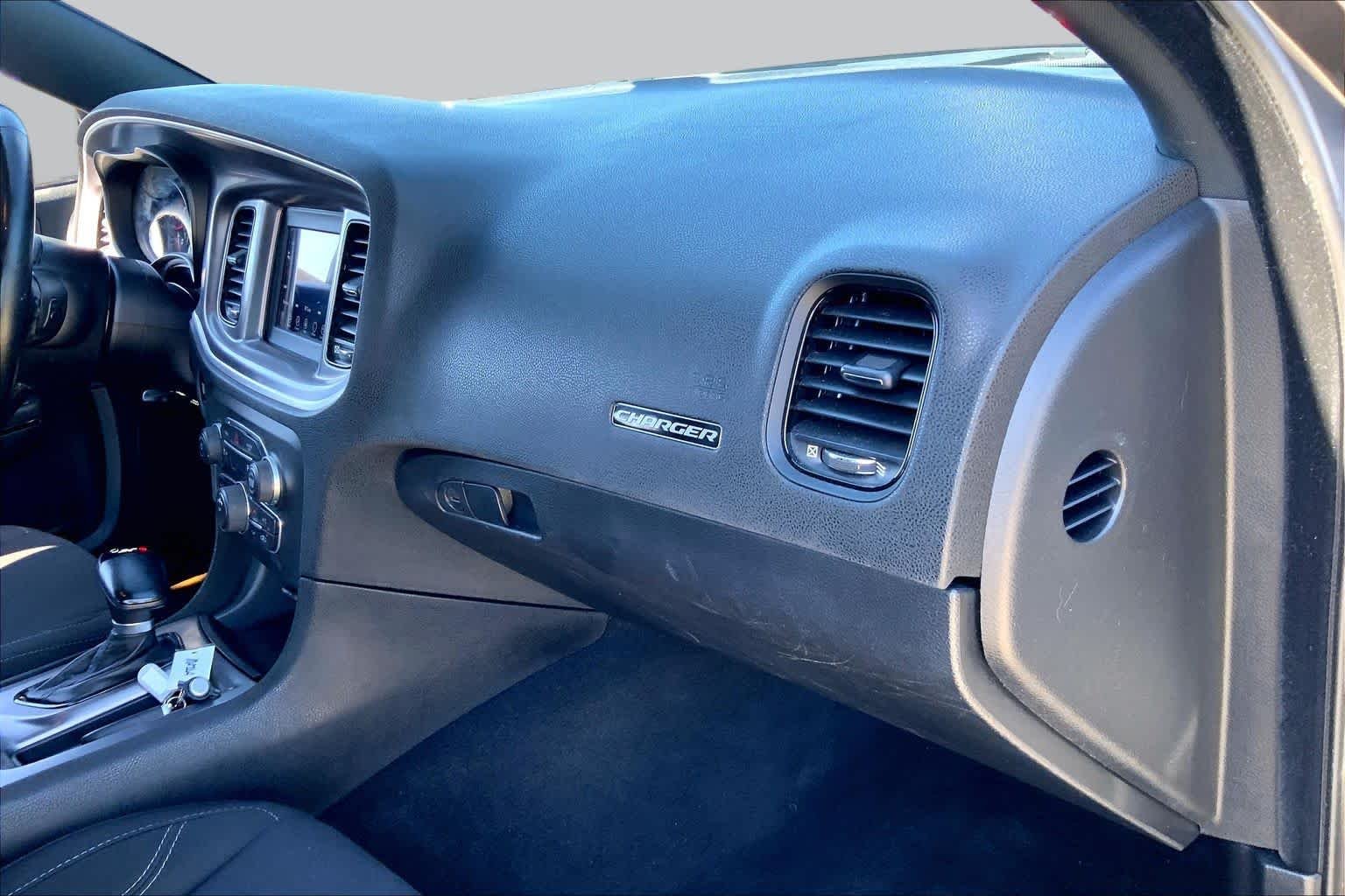 Used 2022 Granite Pearlcoat Dodge SXT image 18