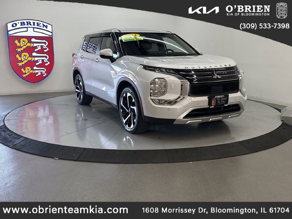 Used 2024 White Mitsubishi SE image 1
