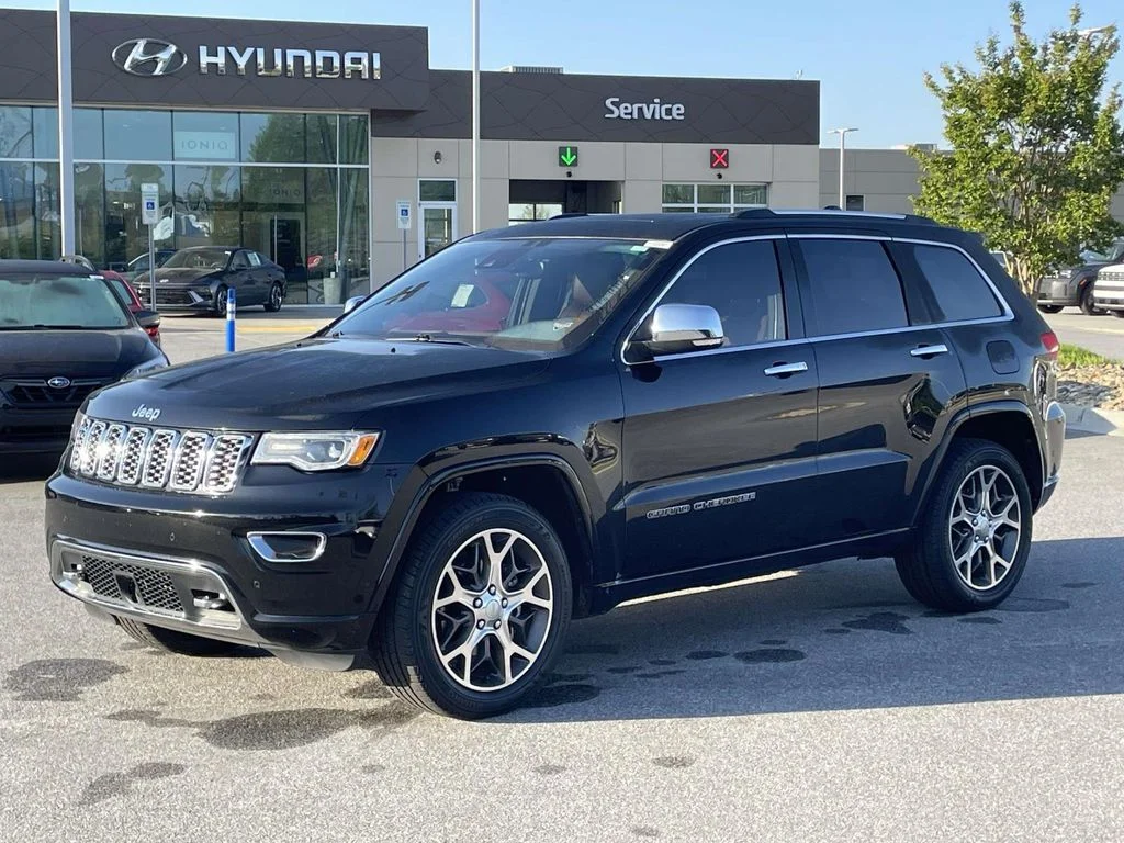 Used 2020 Diamond Black Crystal Pearlcoat Jeep Overland image 25