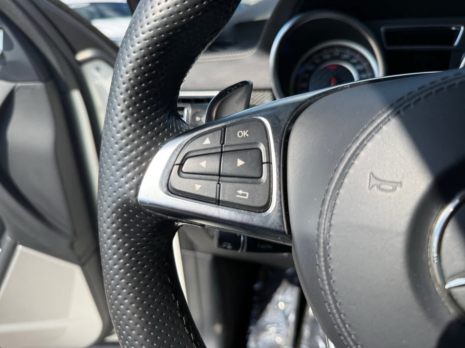 Used 2018 designo Diamond White Metallic Mercedes-Benz AMG® GLS 63 image 25