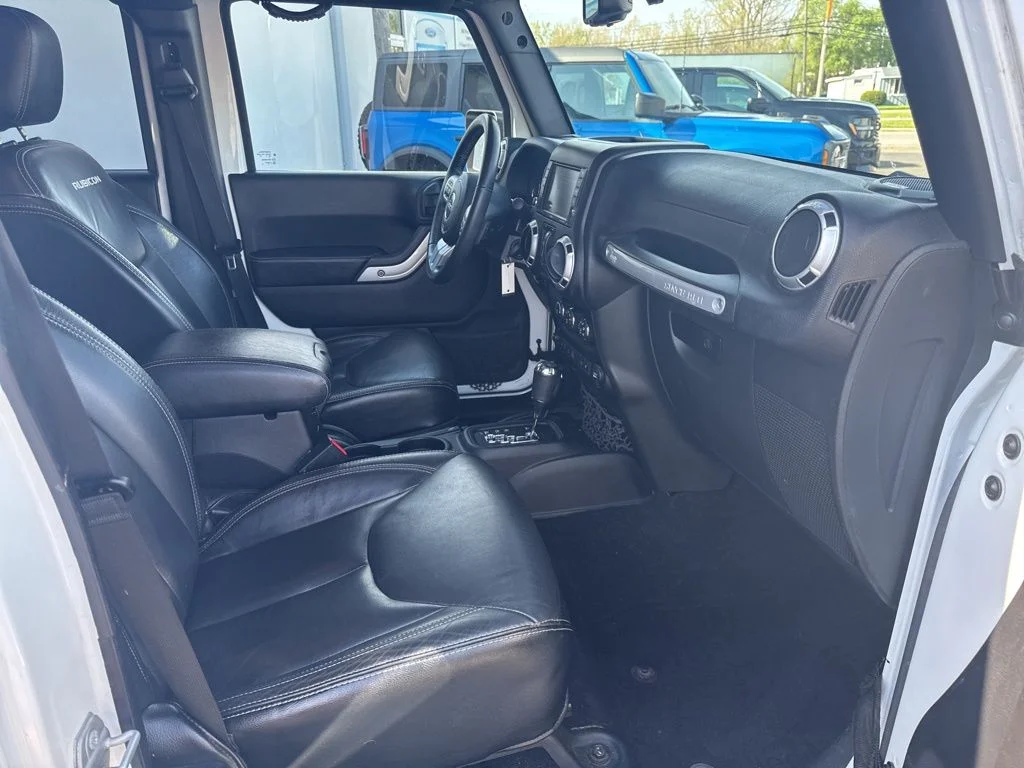 Used 2016 White Jeep Unlimited Rubicon image 30