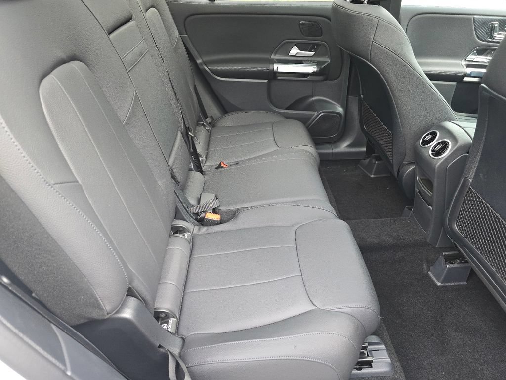 New 2026 Polar White Mercedes-Benz GLB 250 image 53