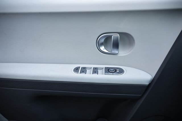 Used 2023 Cyber Gray Hyundai SE image 14