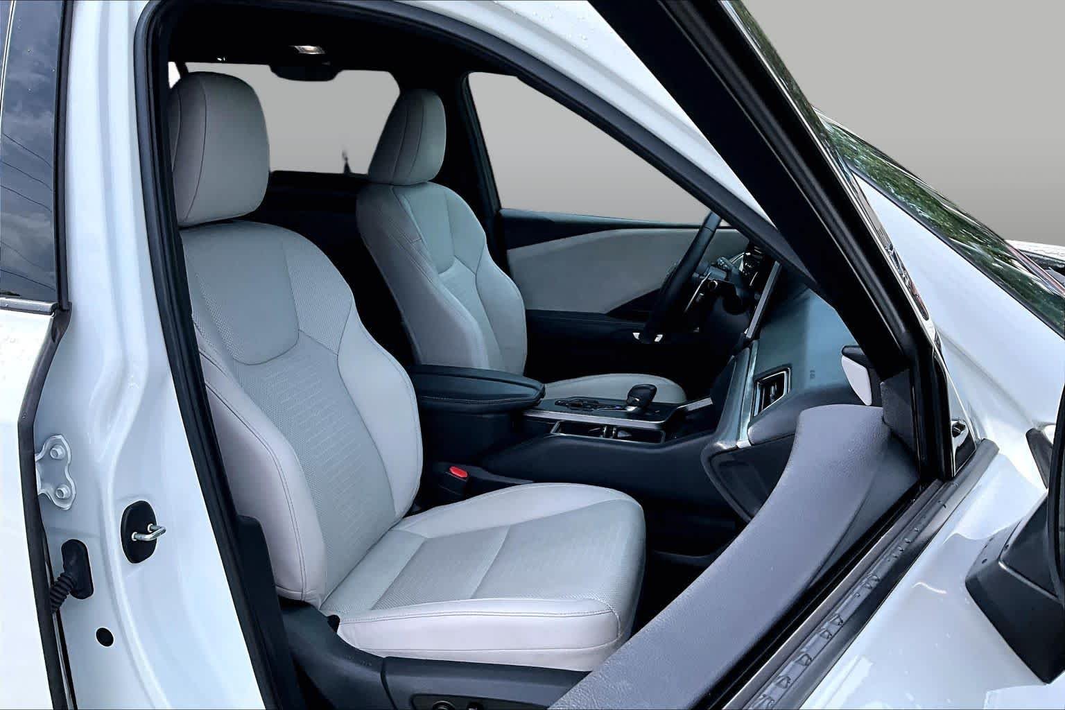 Used 2024 Wind Chill Pearl Lexus Premium image 9