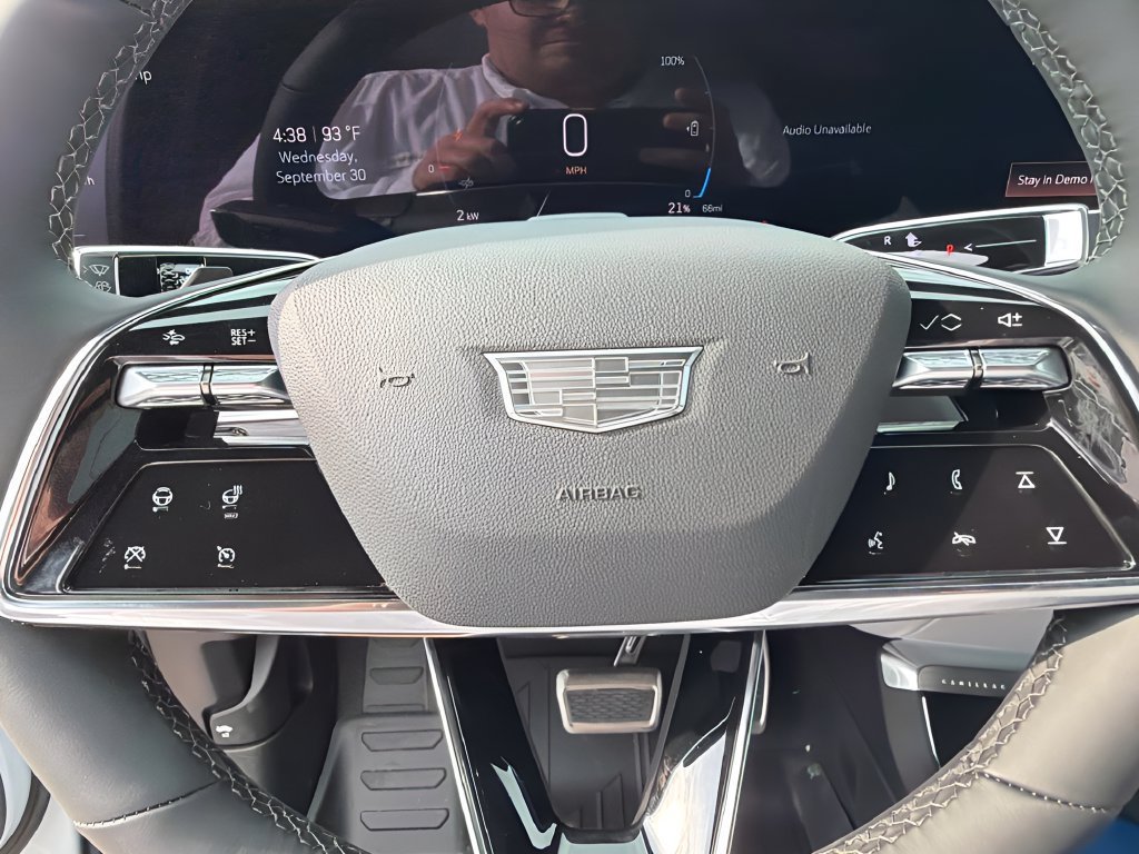 2027 Cadillac LYRIQ Luxury - Photo 12