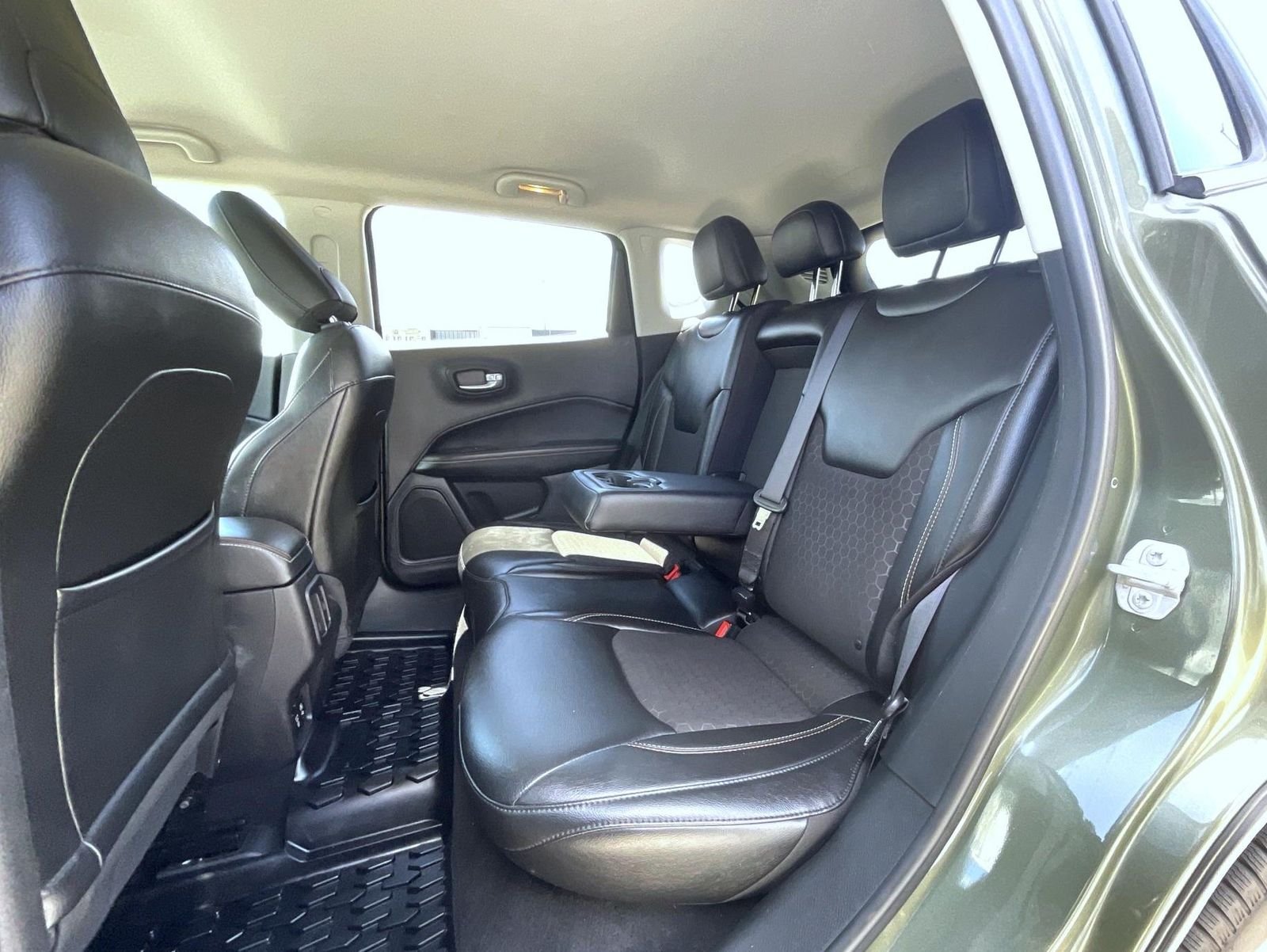 Used 2018 Green Jeep Latitude image 19