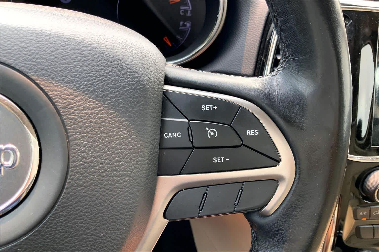 Used 2020 Granite Crystal Metallic Clearcoat Jeep Limited image 25