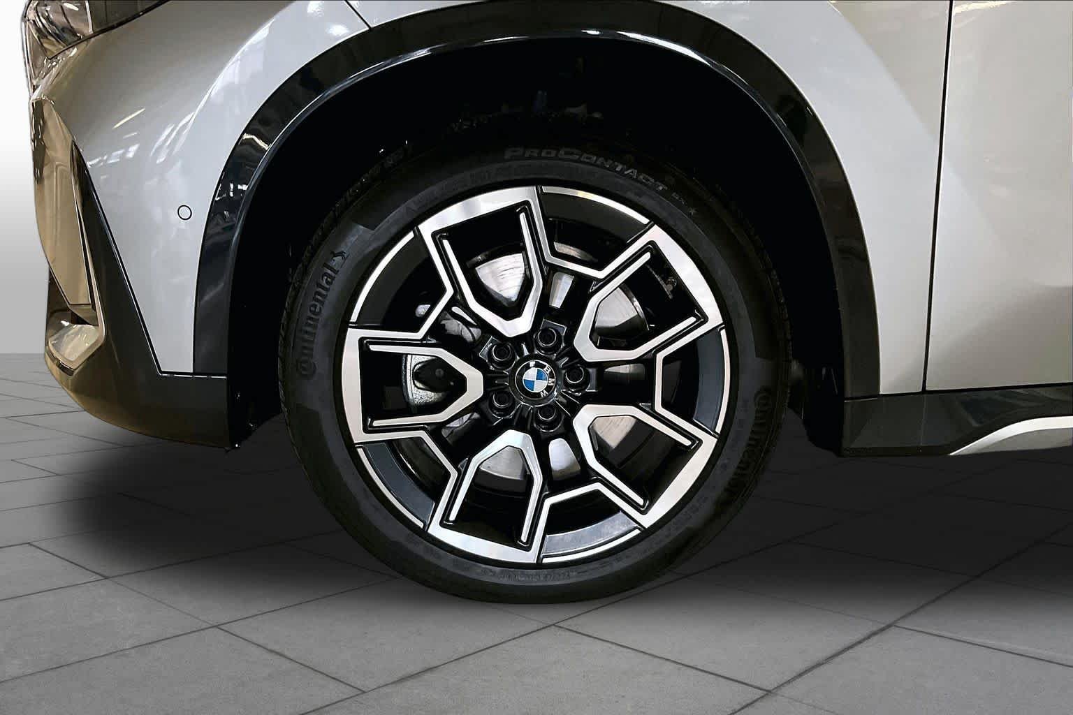 Used 2026 Space Silver Metallic BMW xDrive28i image 10