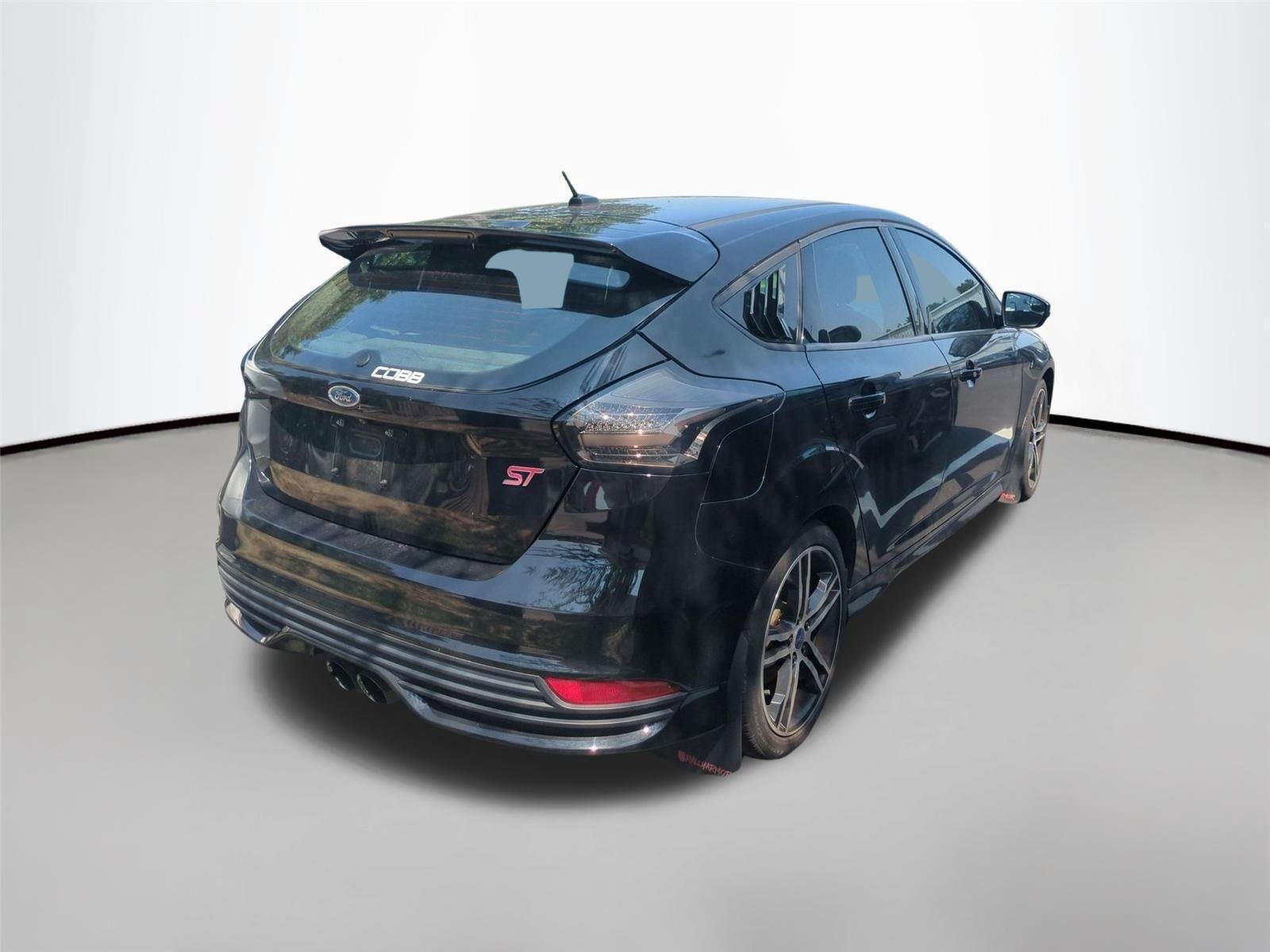 Used 2017 Oxford White Ford ST image 4