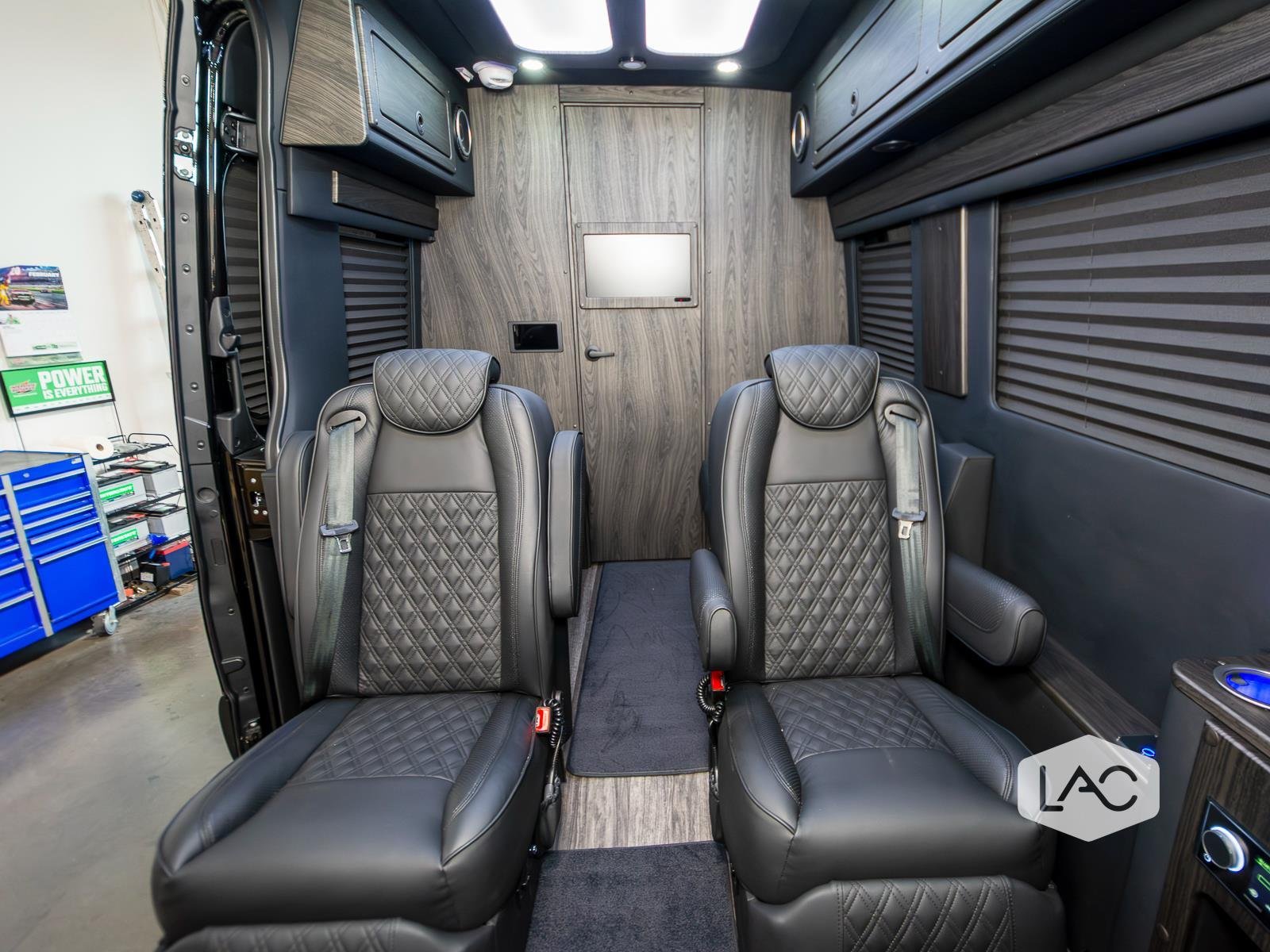 New 2026 BLACK OGV LUXURY COACH AWD 144 | ADV PKG 1.1 | PetSafe image 6