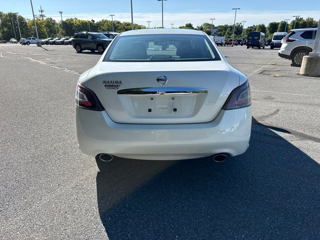 Used 2014 White Nissan 3.5 S image 6