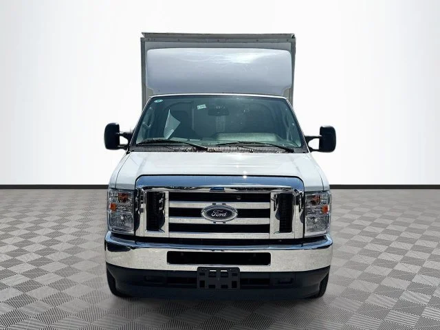 New 2025 Oxford White Ford Base image 2