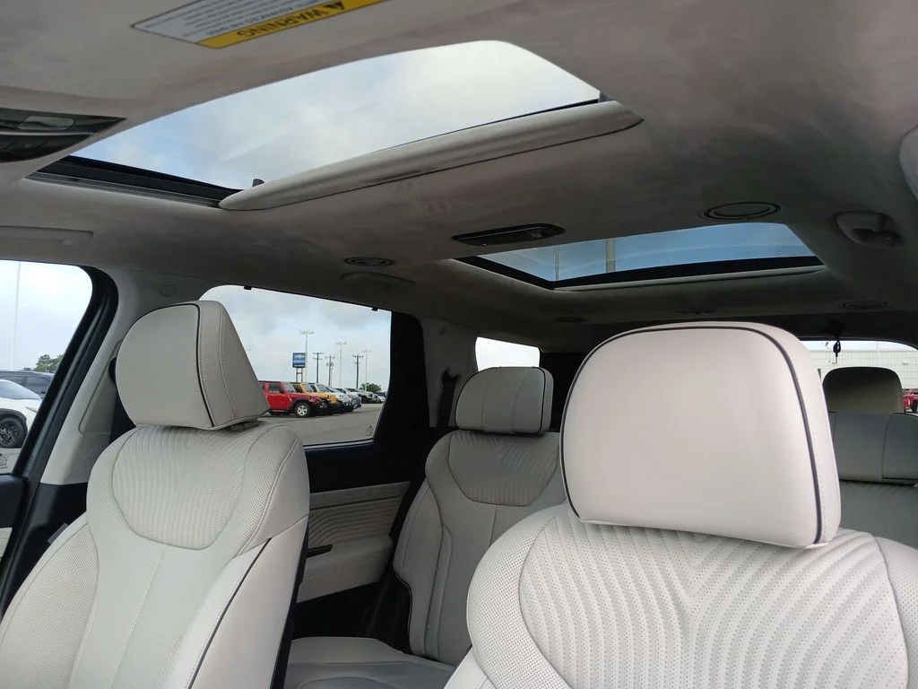 Used 2025 Gray Hyundai Calligraphy image 19