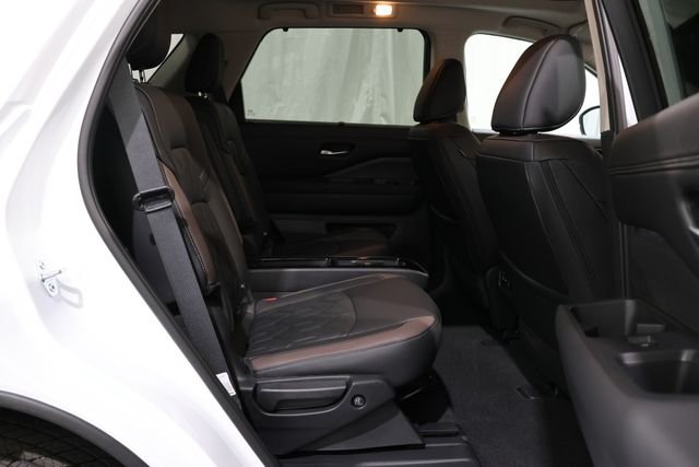 New 2026 White Nissan Platinum image 14