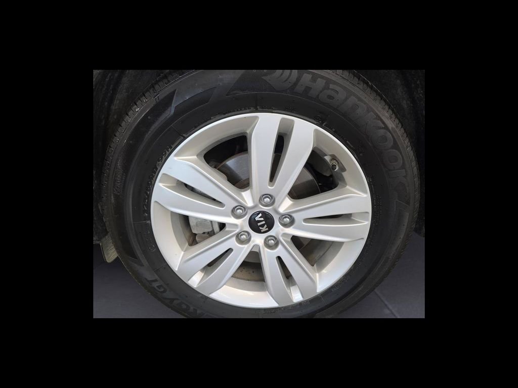 Used 2018 Silver Kia LX image 10