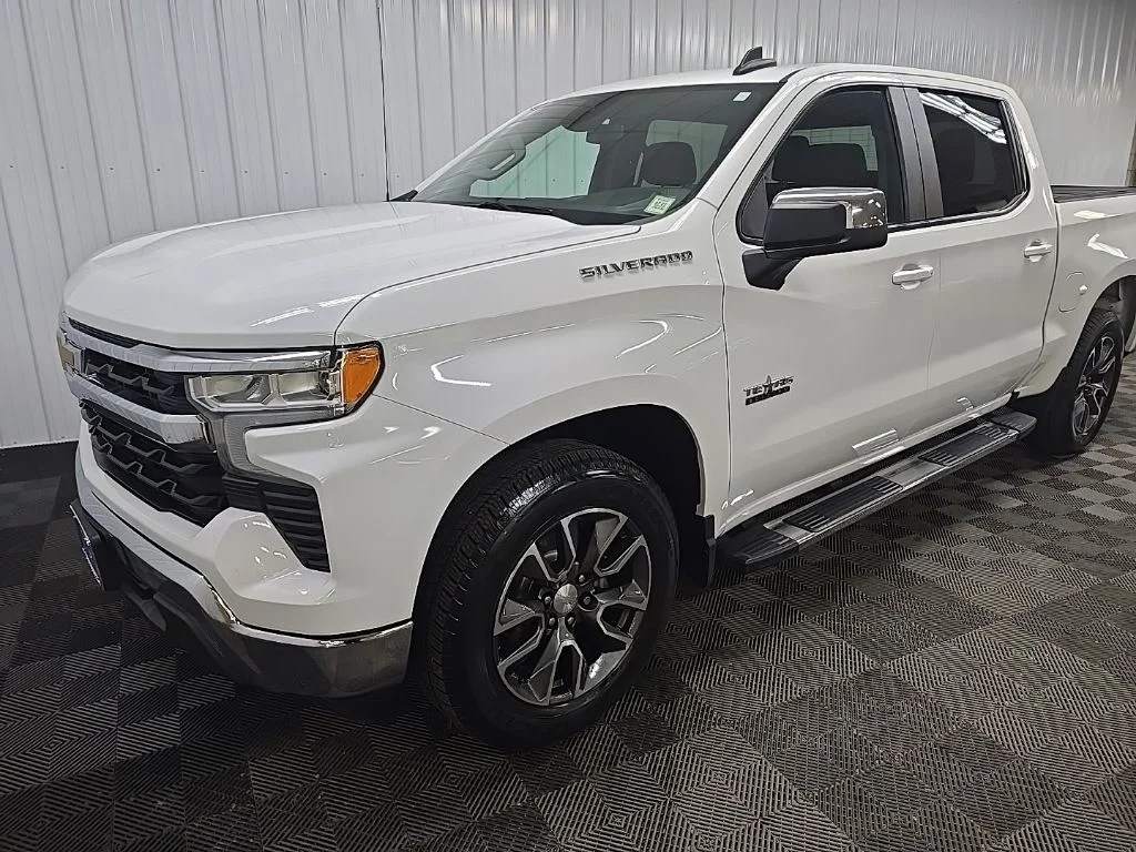 Used 2022 White Chevrolet LT image 8