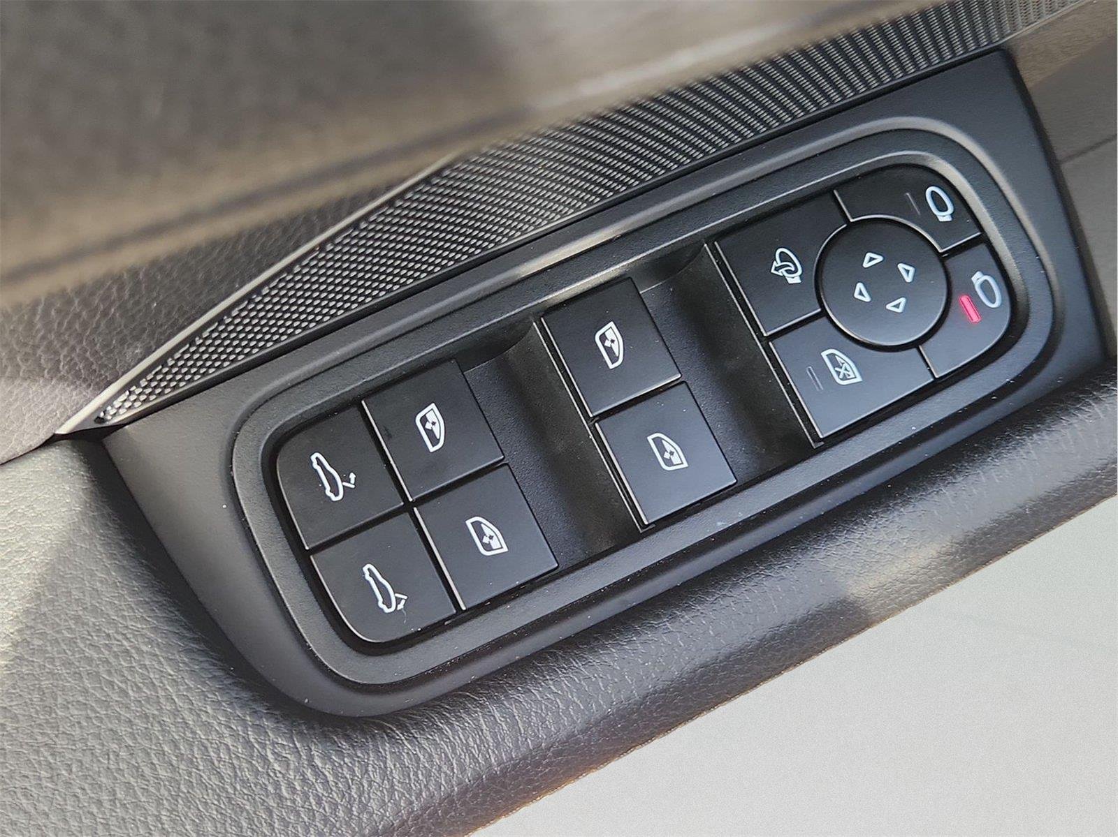 2023 Porsche Panamera photo 23 of 34