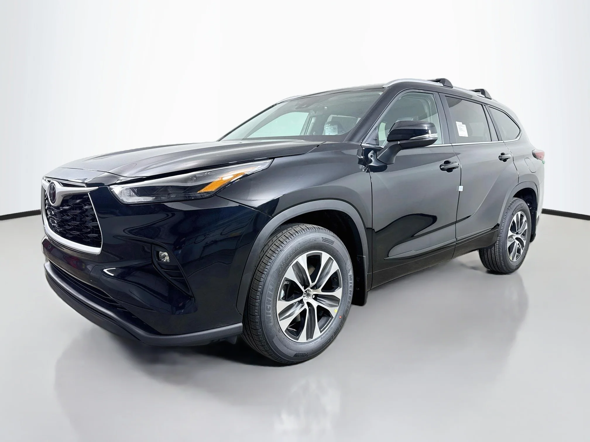New 2026 Midnight Black Metallic Toyota XLE image 3