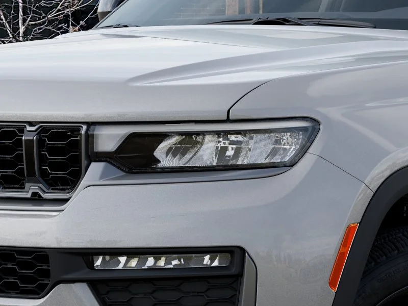 New 2026 Silver Zynith Exterior Paint Jeep Limited image 36