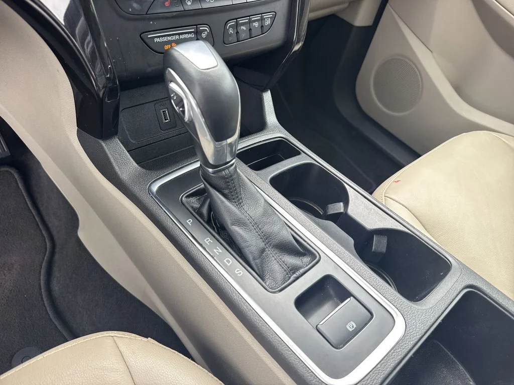Used 2018 White Ford Titanium image 32