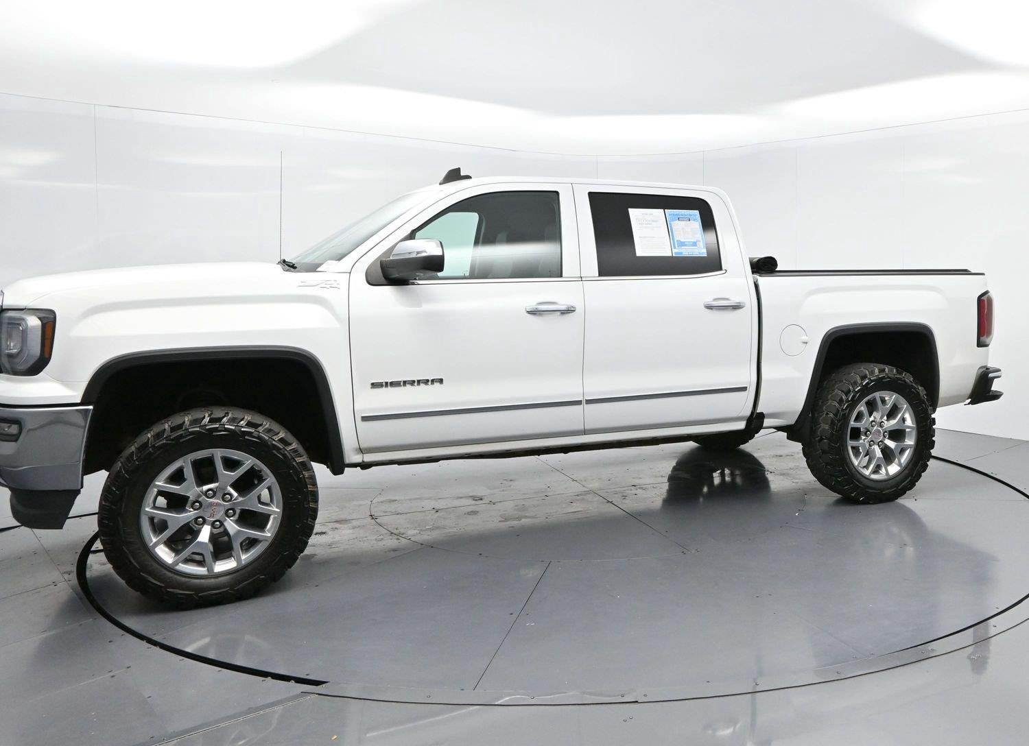 Used 2018 Summit White GMC SLT image 3