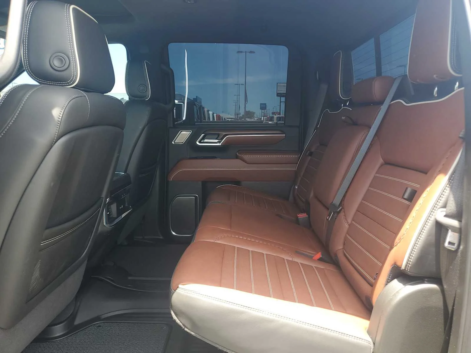 Used 2025 Onyx Black GMC Denali Ultimate image 18