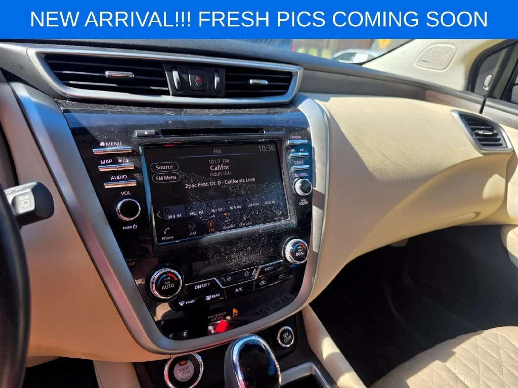 Used 2021 White Nissan Platinum FWD image 9