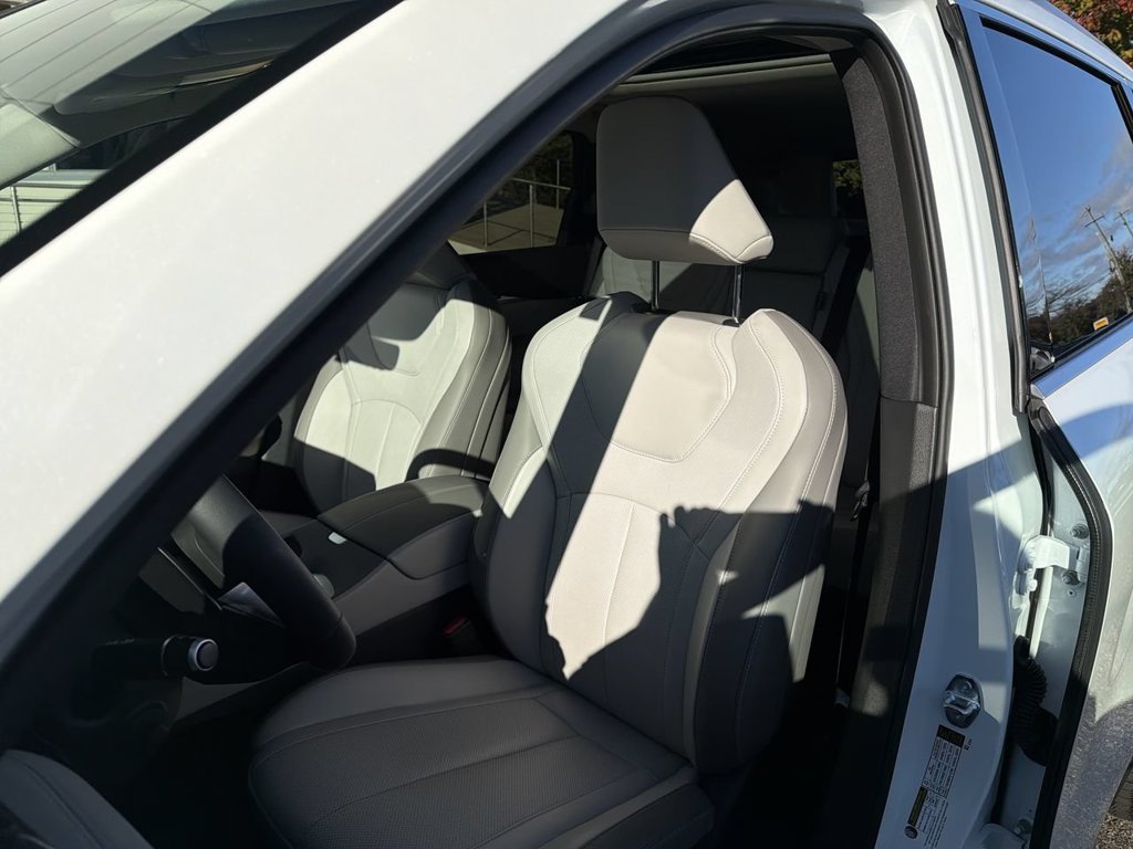 Certified Used 2026 White INFINITI LUXE image 15