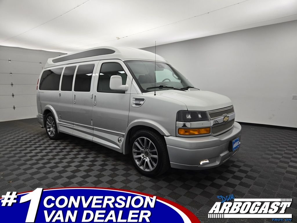 Used 2021 White Fade Chevrolet Explorer Limited SE image 1